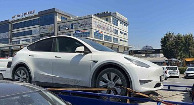 Başakşehir'de park ettiği aracından inerken silahlı saldırıya uğradı