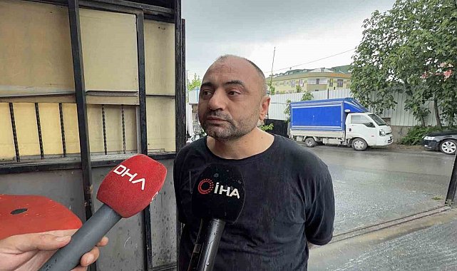 Başakşehir'de tır iki otomobilin üzerine devrildi: 1 yaralı
