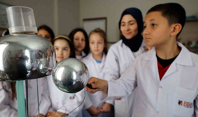 Başiskele Çocuk Üniversitesi 600 özel yetenekli öğrenciyi geleceğe hazırlıyor
