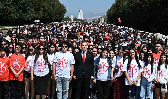 Başkan Akın ve 1071 Balıkesirli genç Anıtkabir'de