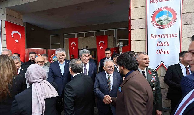 Başkan Büyükkılıç, bayram sevincini Kayserililerle yaşadı