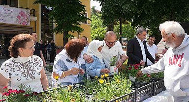 Başkan Çetin Akın'dan Anneler Günü'nde anlamlı kutlama