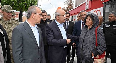 Başkan Er, deprem sonrası sahada çalışmaları inceledi, vatandaşlarla bir araya geldi