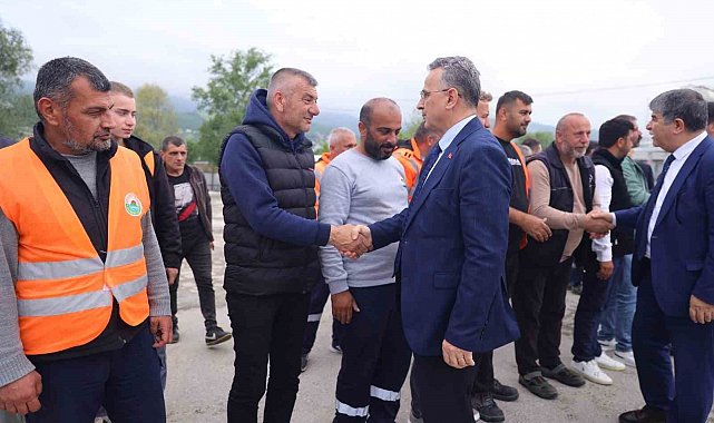 Başkan Kurnaz belediye personeliyle bayramlaştı