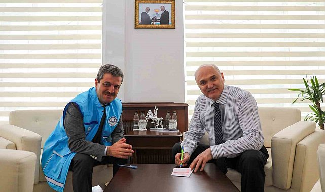 Başkan Özlü, kurbanını bağışladı
