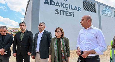 Başkan Şahin, Gazi Konut tarafından yapılan yeni Adakçılar Sitesi'ni inceledi