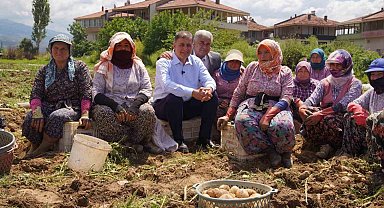 Başkan Tugay'dan yol ve asfalt sözü