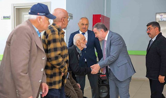 Bayburt huzurevi sakinlerine bayram ziyareti