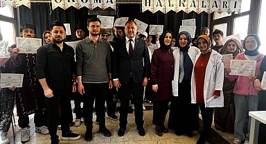 Bayburt Lisesi öğrencileri kitapları sahneye taşıdı