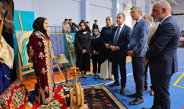 Bayburt'ta öğrencilerin yıl boyunca hazırladığı ürünler sergilendi