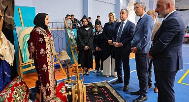 Bayburt'ta öğrencilerin yıl boyunca hazırladığı ürünler sergilendi