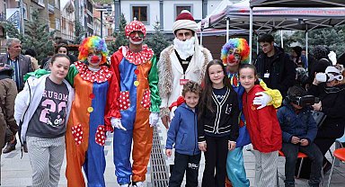 Bayburtlu çocuklar şenlikte doyasıya eğlendi