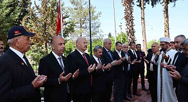 Bayram arifesinde şehitlik ziyaret edildi