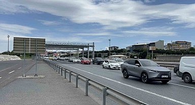 Bayram dönüşü Çamlıca Gişeleri'nde yer yer yoğunluk oluştu