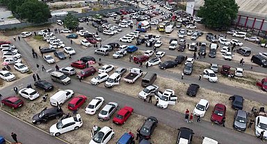 Bayram öncesi Bursa oto pazarında yoğunluk