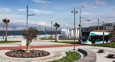 Bayram öncesi İzmir'in parklarında yoğun mesai