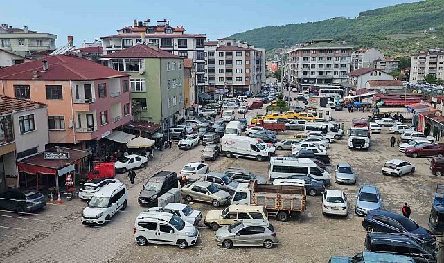 Bayram tatili için ilçeye akın ettiler, nüfus 10 kat arttı