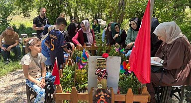 Bayramda evlatlarının mezarı başında buluştular