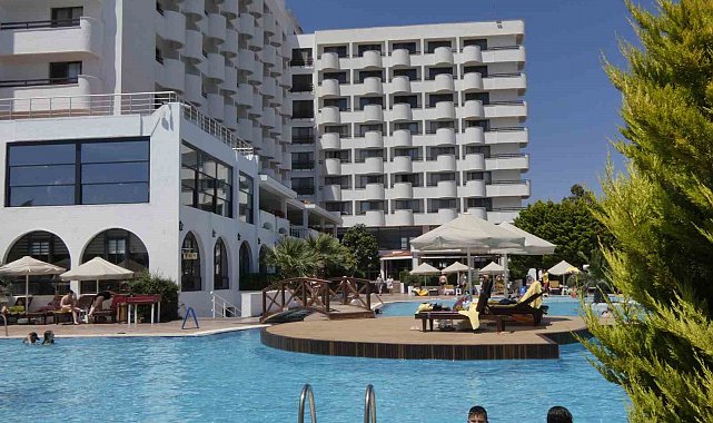 Bayramın dördüncü gününde turistik oteller doldu taştı