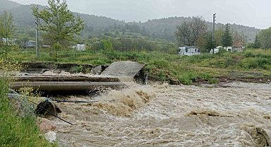 Bekdemir Köprüsü sele dayanamadı, YHT viyadük ayağı tehlike altında