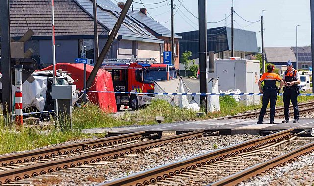 Belçika'da trenle okul otobüsü çarpıştı: 4 ölü