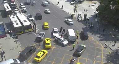 Beşiktaş'ta ticari aracın çarptığı polis ağır yaralandı