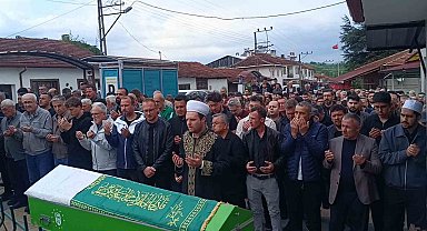 Bilecik siyasetinin unutulmaz isimlerinden Nazmi Ceyhan son yolculuğuna uğurlandı