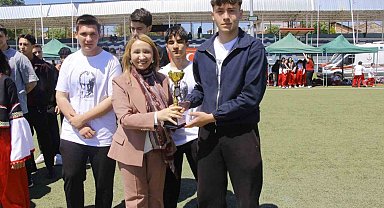 Bilecik'te derece elde eden öğrencilere kupa ve madalyaları verildi