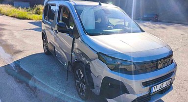Bilecik'te iki otomobil çarpıştı: 4 yaralı