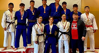 Bilecik'te judo turnuvasında madalyalar sahiplerini buldu