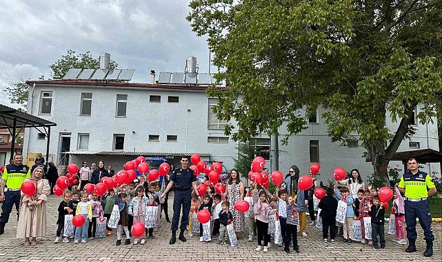 Bilecik'te köpek timlerinden öğrencilere gösteri