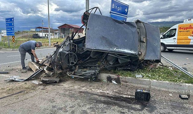Bingöl'de hayvan yüklü kamyon otomobillere çaptı: 1'i ağır 2 yaralı