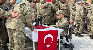 Bir günlüğüne asker olmanın gururunu yaşadılar