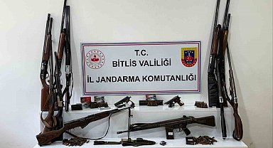 Bitlis'te 20 adrese eş zamanlı baskın: Çok sayıda silah, mühimmat ele geçirildi