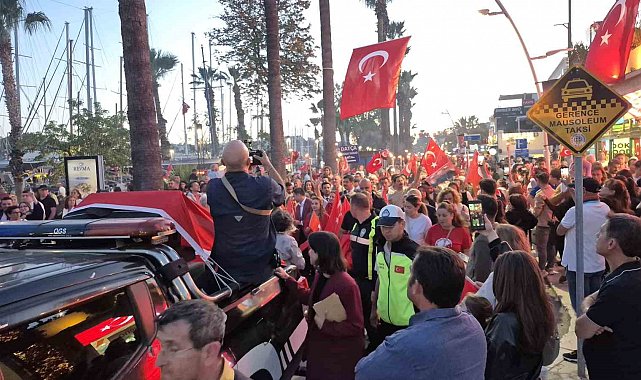 Bodrum'da kalabalık meydanlara sığmadı