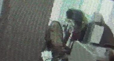 Boğazına şeker kaçan küçük kızı, jandarmanın Heimlich manevrası kurtardı