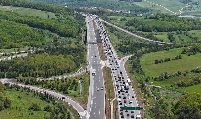 Bolu geçişinde bayram trafiği erken başladı: Yollarda uzun kuyruklar oluştu
