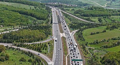 Bolu geçişinde bayram trafiği erken başladı: Yollarda uzun kuyruklar oluştu