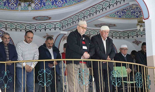 Bolu'da bayram namazında camiler doldu taştı