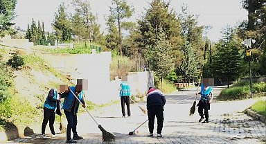 Boyabat'ta yükümlüler mezarlıkları bayrama hazırladı
