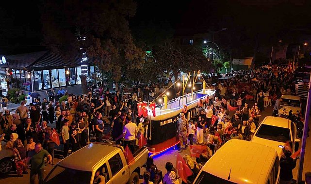 Bozdoğan sokaklarında Bandırma Vapuru coşkusu