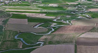 Bozkırda nadir görülen menderes ıslah öncesi dron ile görüntülendi