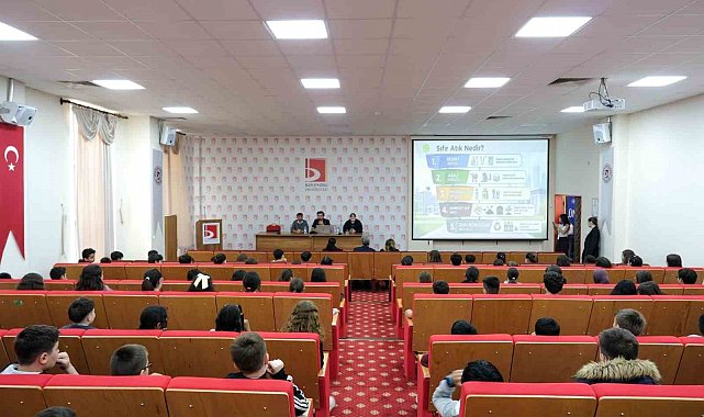 BŞEÜ'de geri dönüşüm malzemeleri sanata dönüştü