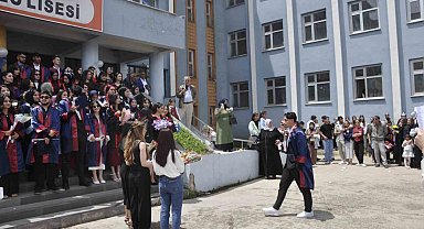 Bulanık Anadolu Lisesi'nde mezuniyet coşkusu