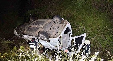 Burdur'da kontrolden çıkan araç uçuruma devrildi: 3 yaralı
