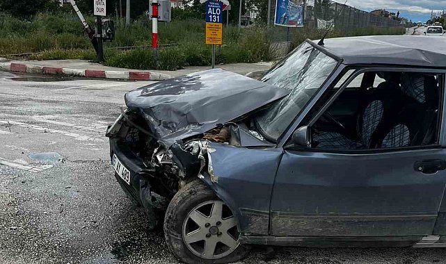 Burdur'da okul servisi ile otomobil çarpıştı: 7 yaralı