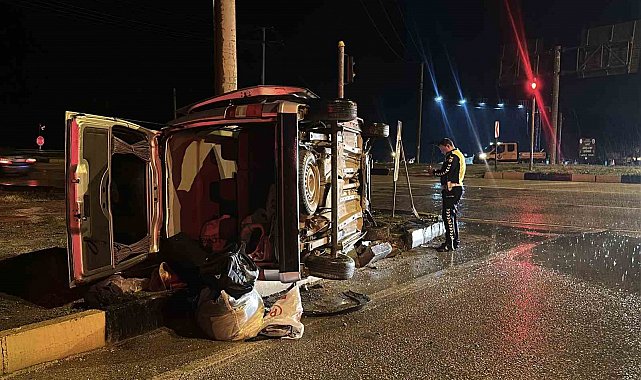 Burdur'da otomobil ile hafif ticari araç çarpıştı: 1 ölü, 5 yaralı