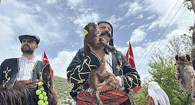 Burdur'da temsili Yörük Göçü, renkli görüntülere sahne oldu
