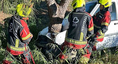 Burhaniye'de şarampole düşen otomobilin sürücü yaralandı
