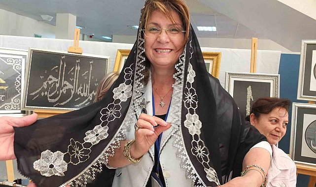 Burhaniye'de Telkırma tekniği ile yapılan oyalar ilgi gördü